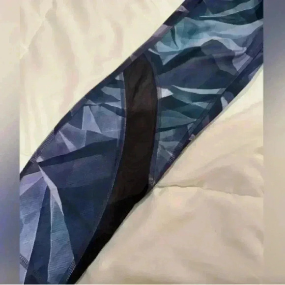 Lululemon Leggings Size 6 Inspire Tight II Full-On Luxtreme Pretty Prism - Picture 4 of 8